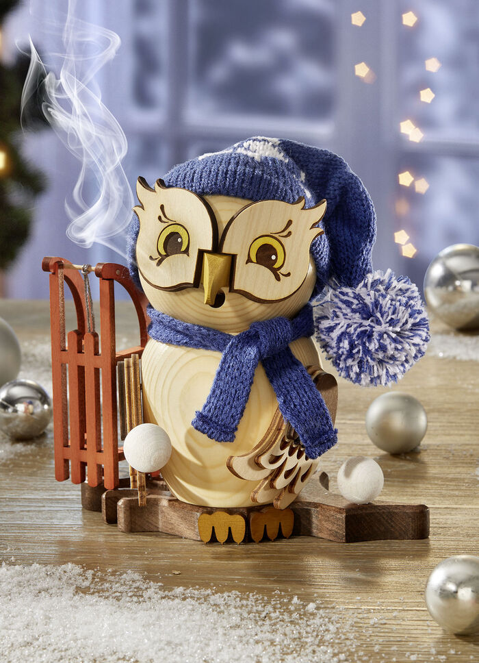 Rokende uil van hout, gemaakt in het Erzgebirge 