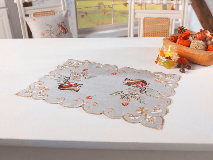 Uitgebreid vervaardigde tafel- en kamerdecoratie GRIJS