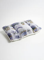 Rugkussen met lavendelmotief 