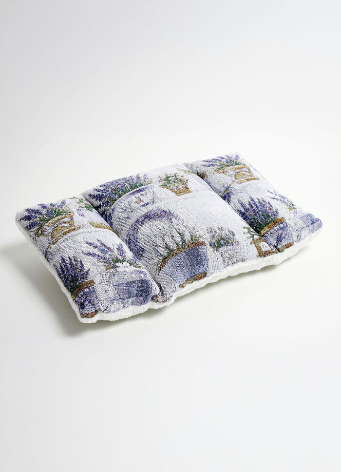 Rugkussen met lavendelmotief 