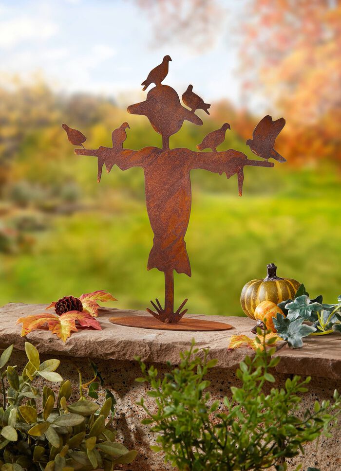 Vogelverschrikker van verroest plaatstaal 