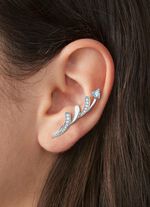 Moderne oorhaakjes met blauwe topaas en zirkonia 