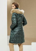 Functionele korte mantel met afneembare capuchon 