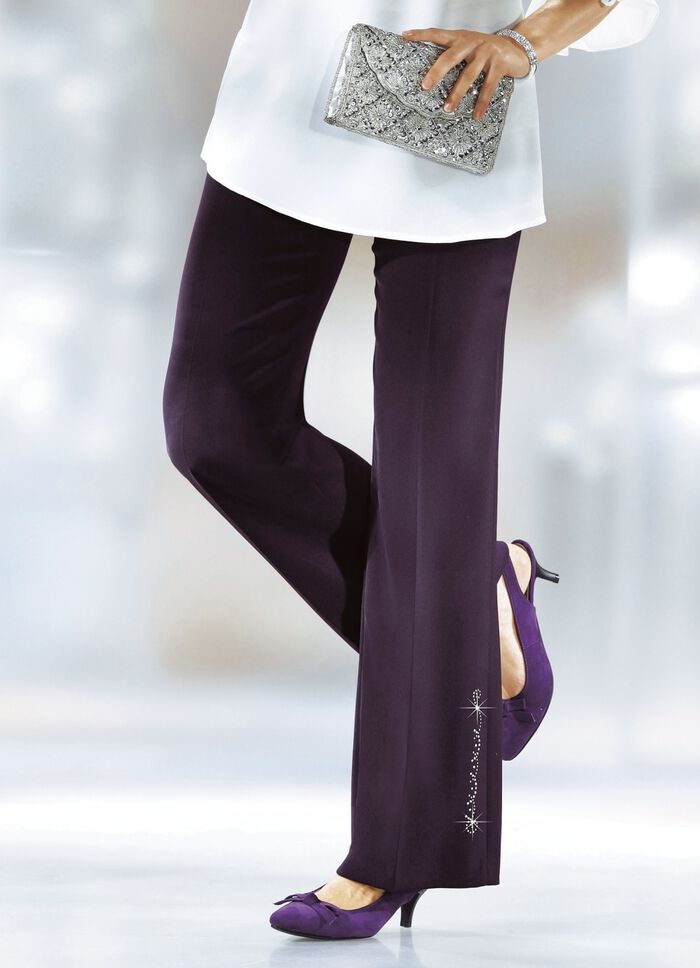 Broek met een opvallend siermotief met strasssteentjes 