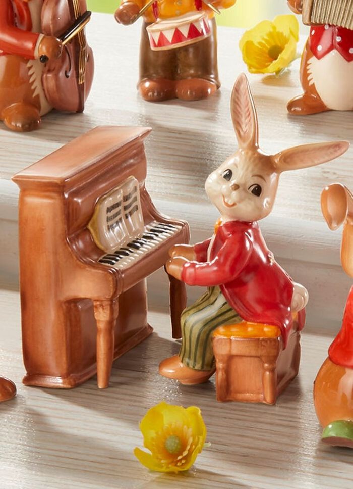 Konijnenmuzikanten gemaakt van fijn steengoed 