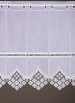 Korte jaloezieën met elegante macramékant en staafdoorvoer 