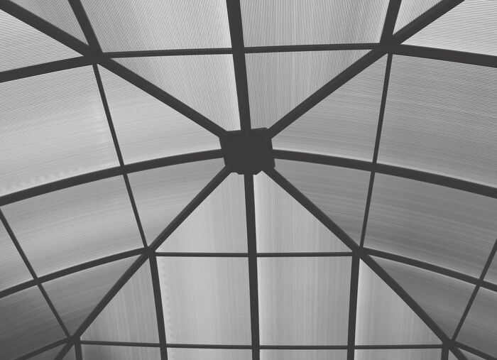 Weerbestendig koepelpaviljoen met stabiel frame 