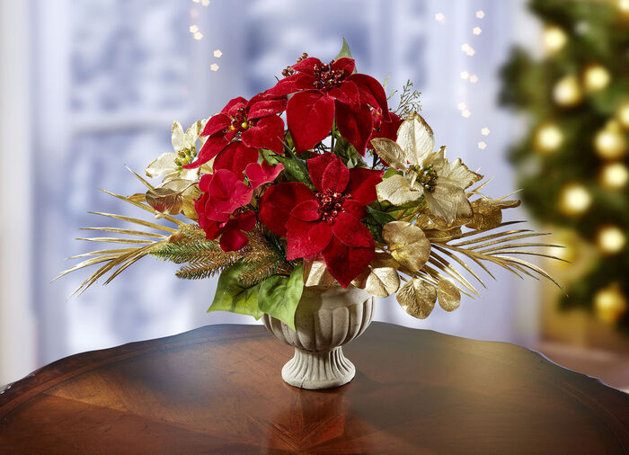 Poinsettia/hortensia arrangement in keramieken beker 