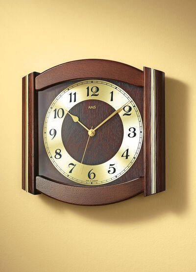 Draadloze wandklok van massief hout in verschillende kleuren 