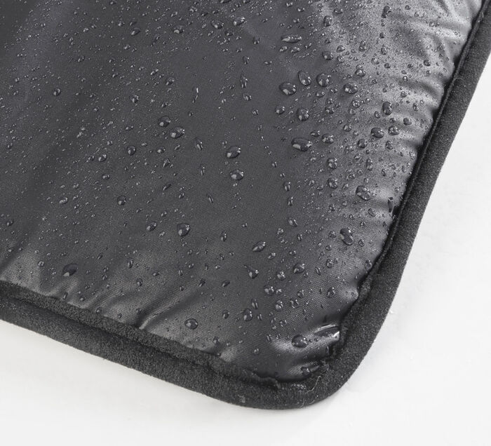 Oprolbaar scheerwollen zitkussen 