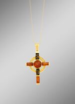 Kruishanger met echt barnsteen 