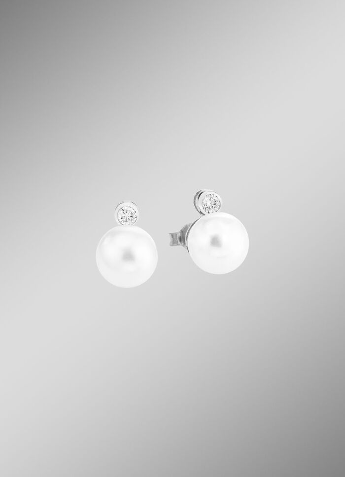 Oorstekers met zoetwaterparels en synthetische zirkonia 