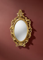 Spiegel met goudkleurige bewerkte lijst 