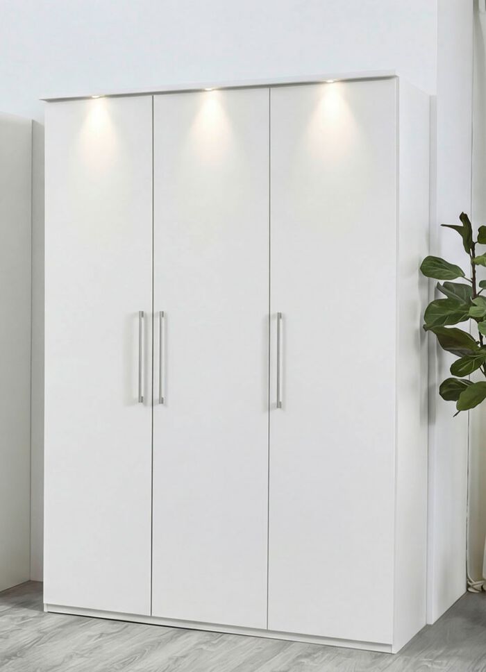 Moderne Kleiderschrank aus deutscher Herstellung 