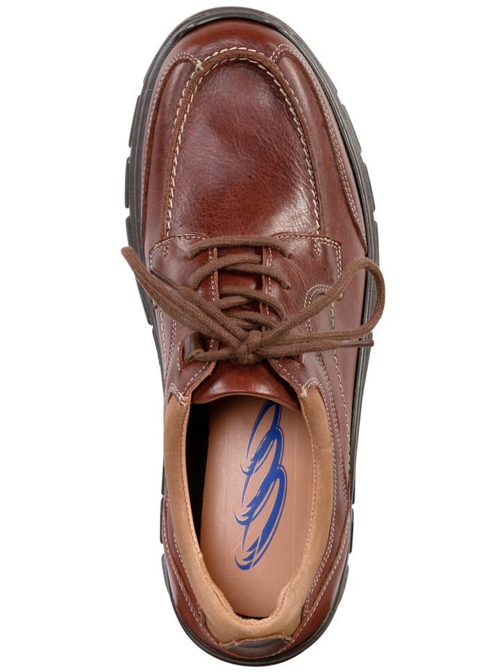 Veterschoen met contrasterende inzetstukken 