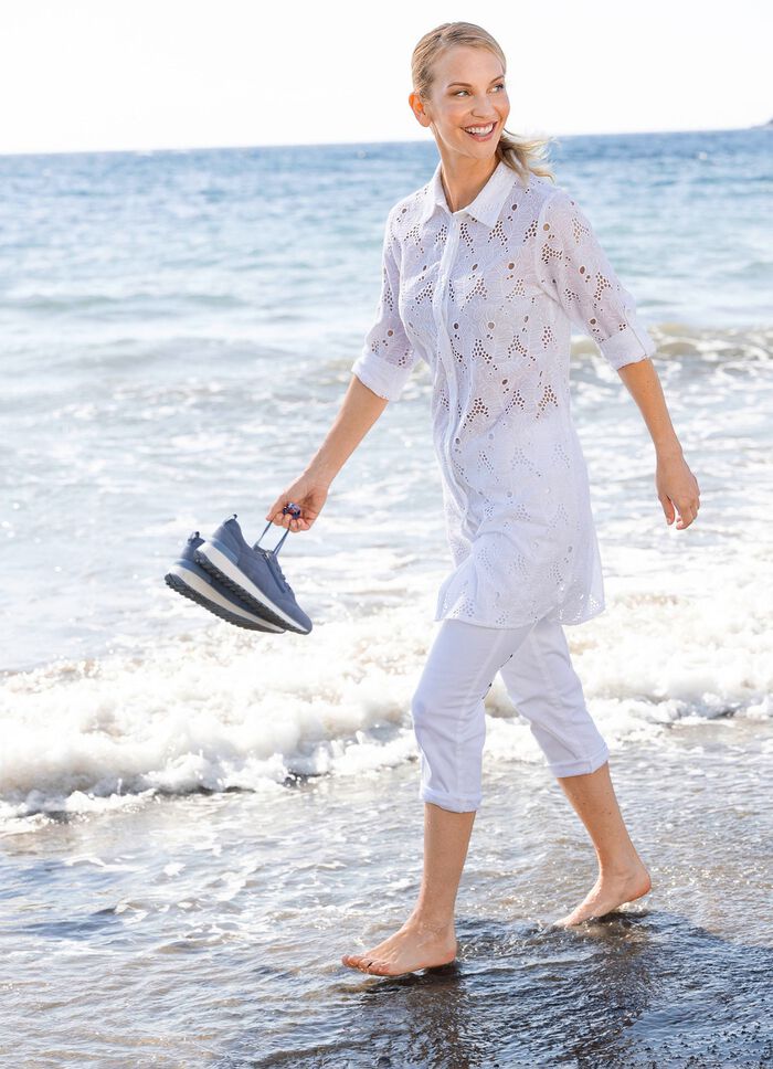 Tuniek met oogjesborduurwerk 