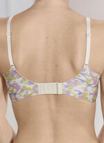 Naturana bh is aan de zijkanten extra hoog uitgesneden 