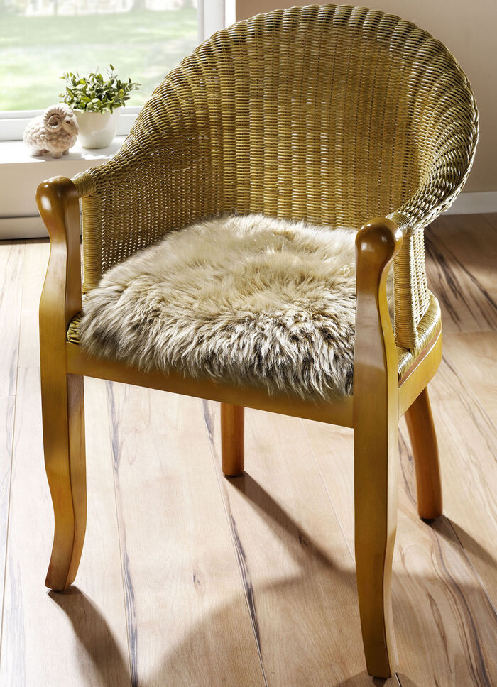 Stoelhoes van merino lamsleer in dierenvorm ZAND