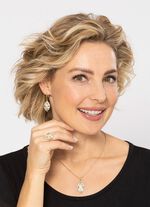 Oorbellen met diamanten in een bloemmotief 