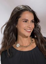 Goudkleurige ketting met bloem 