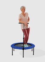 Trampoline met in hoogte verstelbare handgreep 