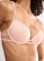 Triumph push-up beugelbeha van fijn elastisch kant 