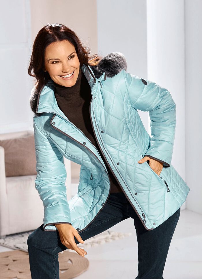 Jas met figuurvriendelijke langsstiksels aan de zijkanten 