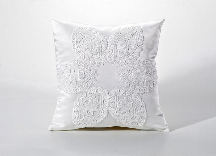 Tafelkleed gemaakt van echt Plauenkant 