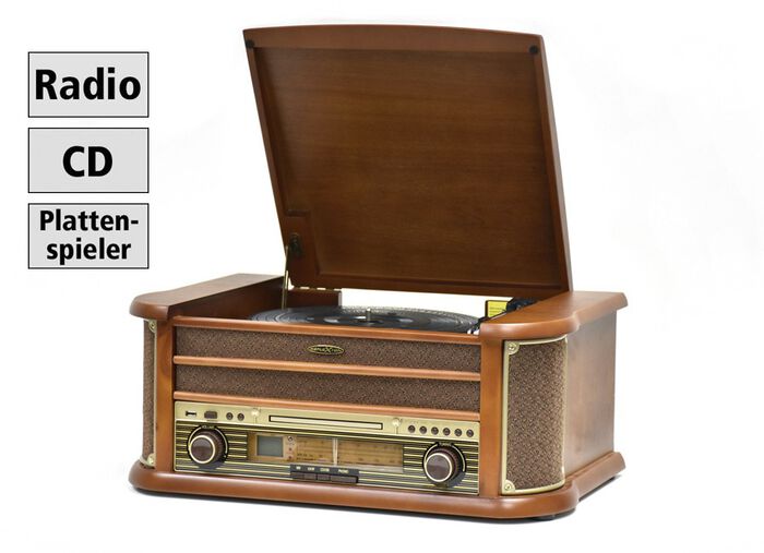 Nostalgische stereo-installatie met een rustieke behuizing van echt eikenhout 