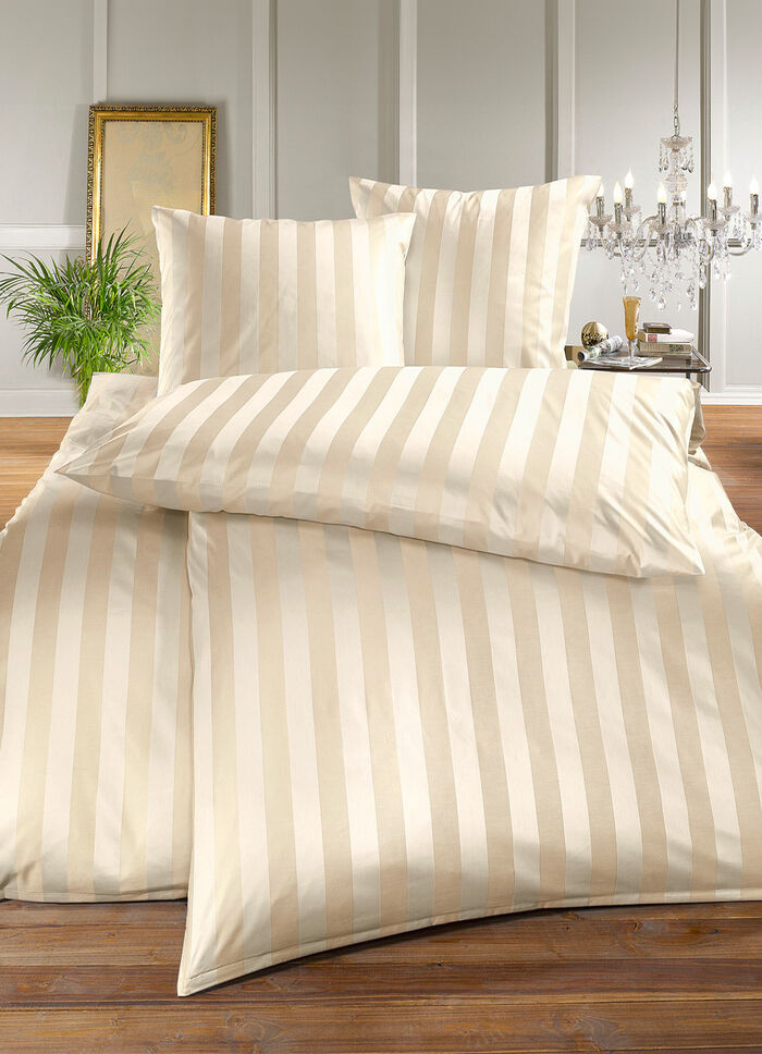 Hoogwaardig beddengoed van BAUER BEIGE