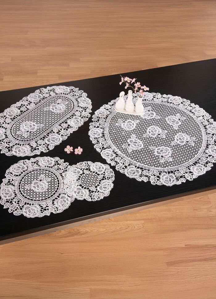 Tafeldecoratie van kant 