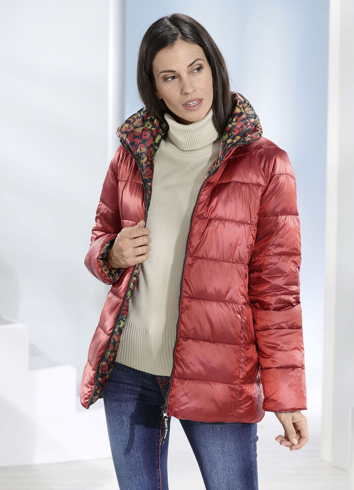 Functioneel omkeerbaar jack met opvouwbare kraag 