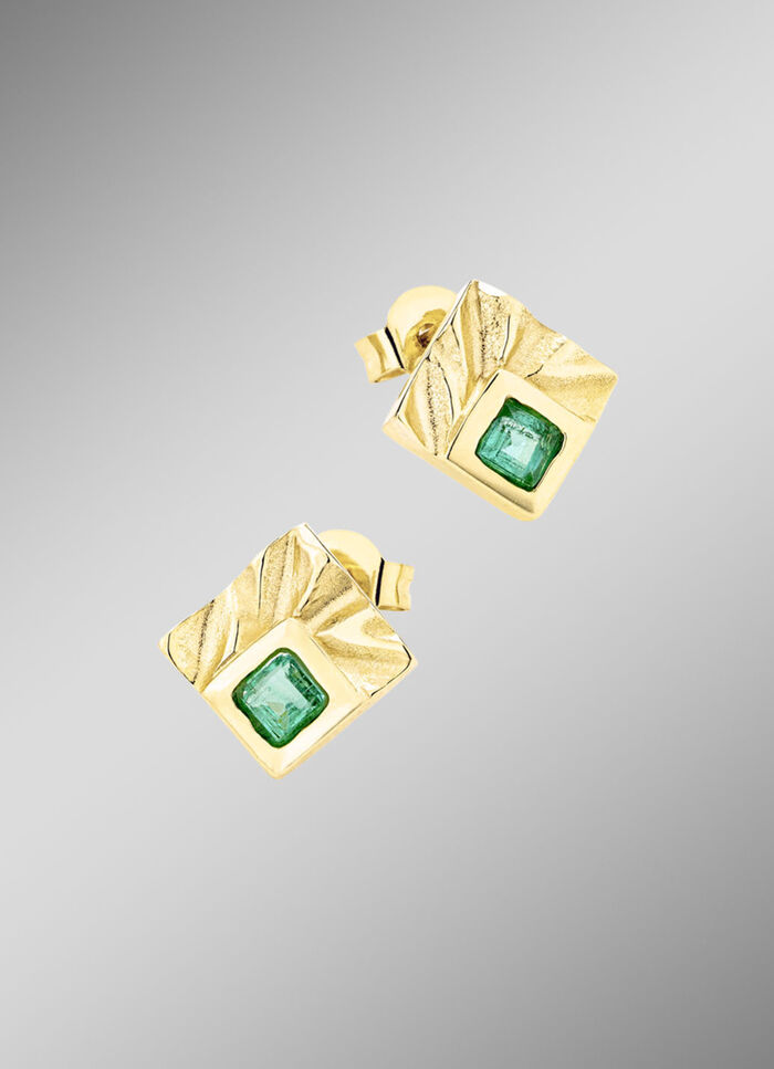 Elegante oorbellen met smaragd 