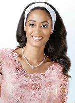 Halsketting met decoratieve kralen en strass hartje 