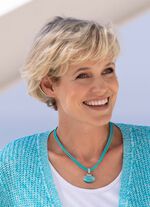 Elegantie in drie rijen: de perfecte ketting voor elke gelegenheid 