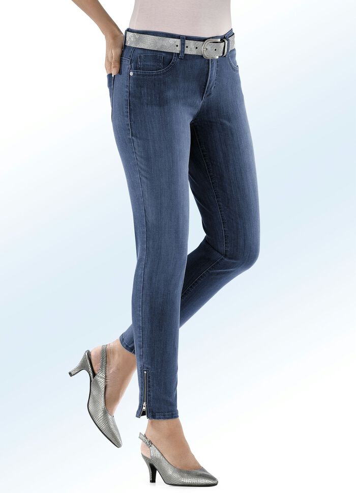 Magic-jeans met modieuze ritsen aan de broekspijpen 