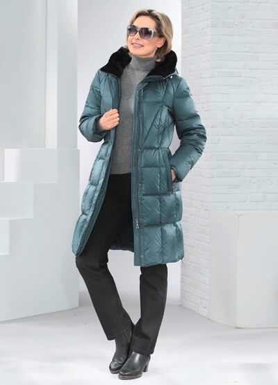 Korte donsjas met vaste capuchon 