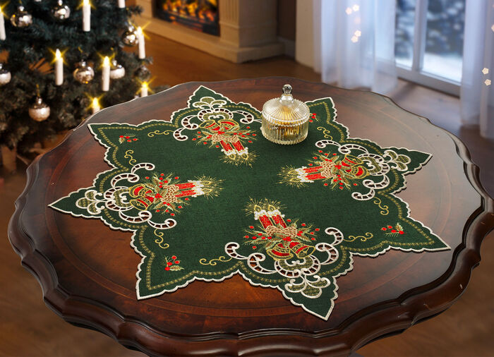 Kerstachtige tafel- en kamerdecoratie 