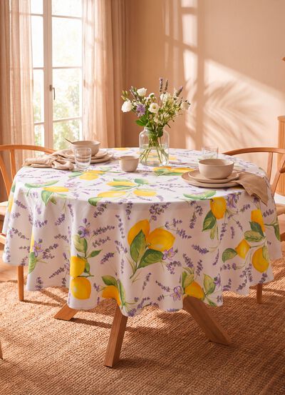Tafel- en kamerdecoratie met vlekbeschermingsapparatuur 