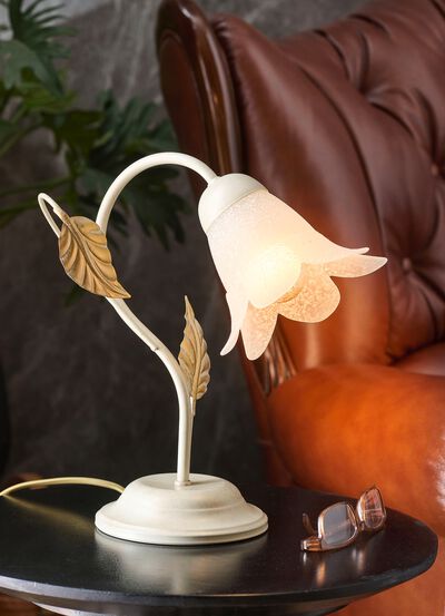 Metalen tafellamp met glazen kap 