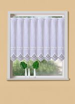 Korte jaloezieën met elegante macramékant en staafdoorvoer 