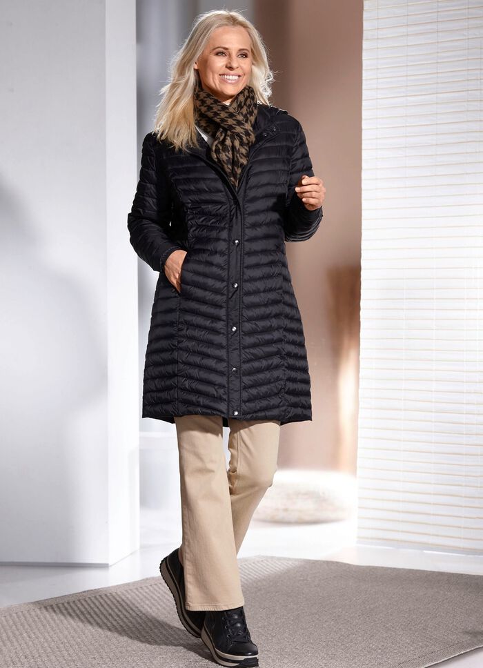 Korte jas met praktische tas 