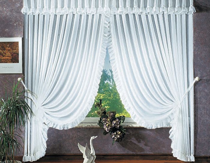 LAMBREKIJN MET RECHTE VOLANT-AFWERKING WIT