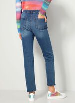 Jeans met bloemenborduursel 