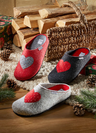 Pantoffel met bovenwerk van wolvilt  Pantoffel met bovenwerk van wolvilt