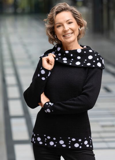 Trui met stippendessin 