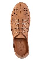 ELENA EDEN pantoffels van zacht nappaleer met reli&euml;f COGNAC