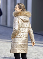 Korte jas in een trendy metallic look 