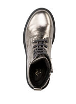 Andrea Conti veterlaarsje van zacht metallic nappaleer OUDZILVER