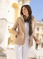 Jasje met decoratief borduurwerk 